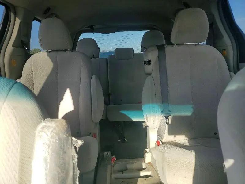 2011 TOYOTA SIENNA LE  