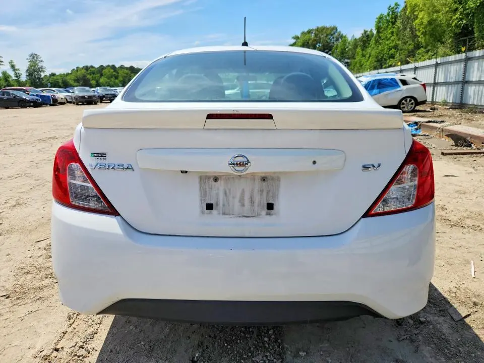 2019 NISSAN VERSA SV  