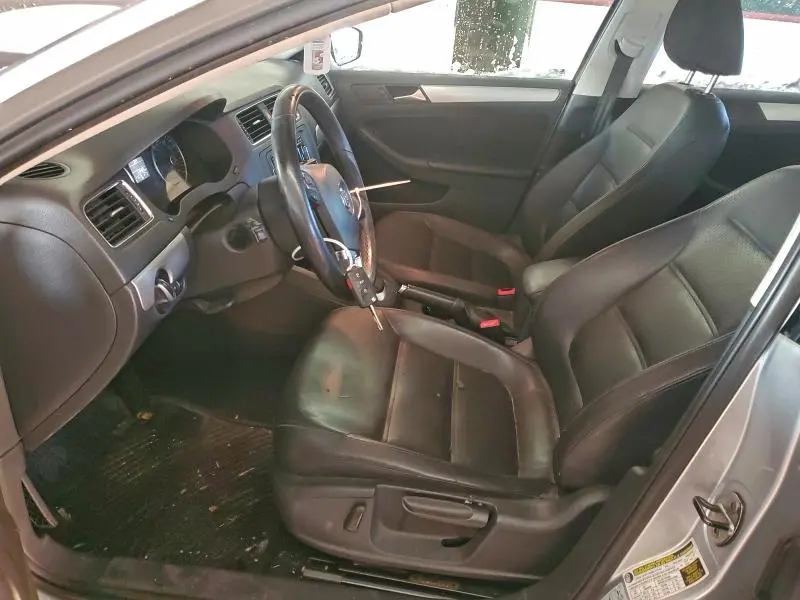 2013 VOLKSWAGEN JETTA SE  