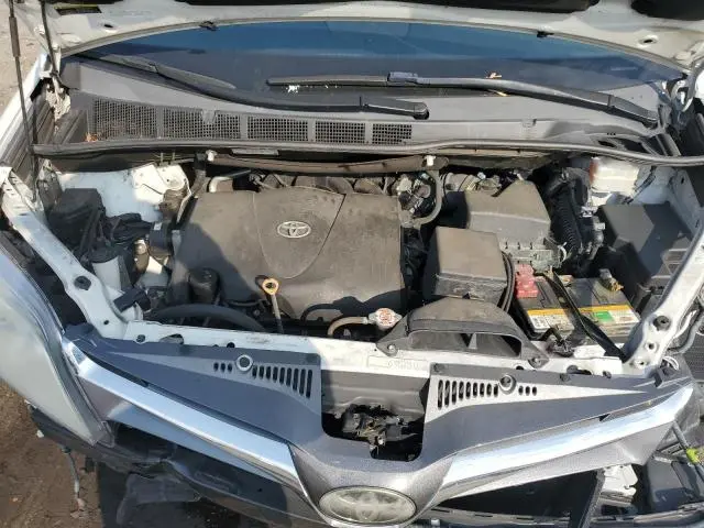 2018 TOYOTA SIENNA XLE  