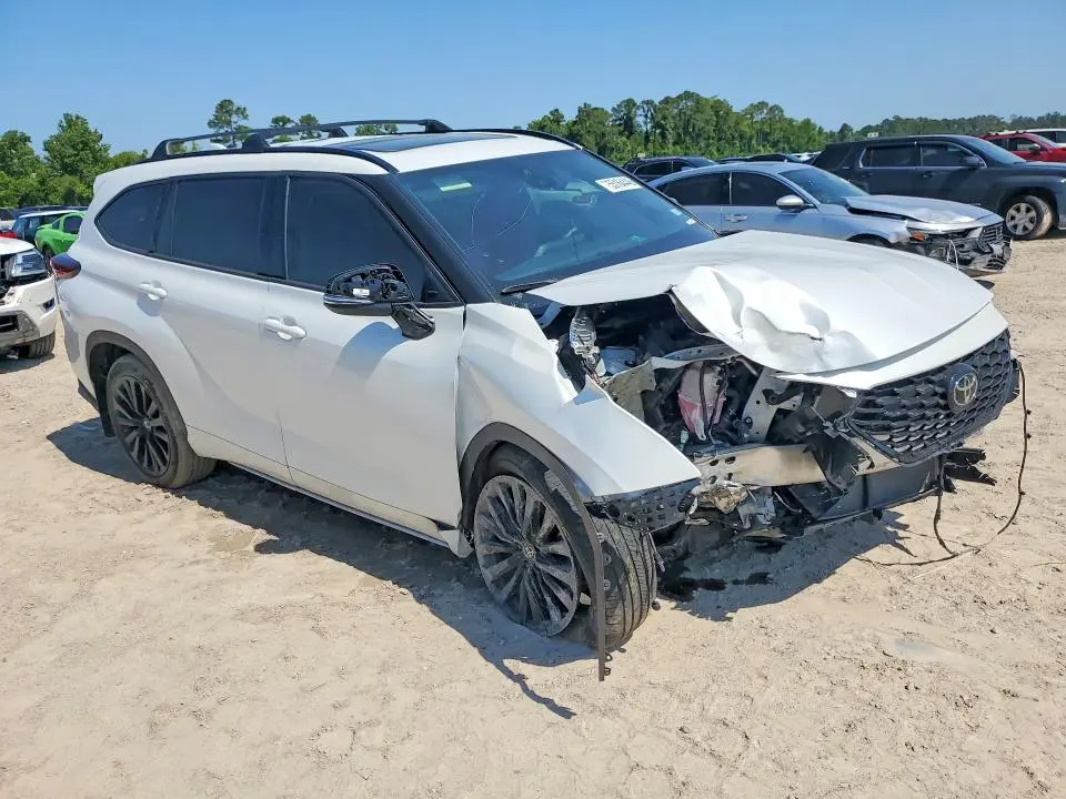 2025 TOYOTA HIGHLANDER LE  