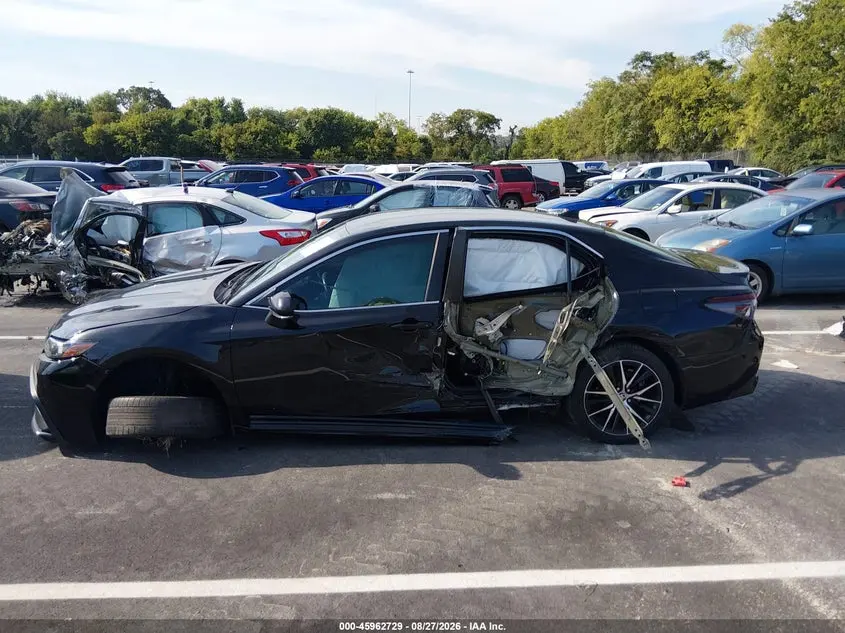 2022 TOYOTA CAMRY SE