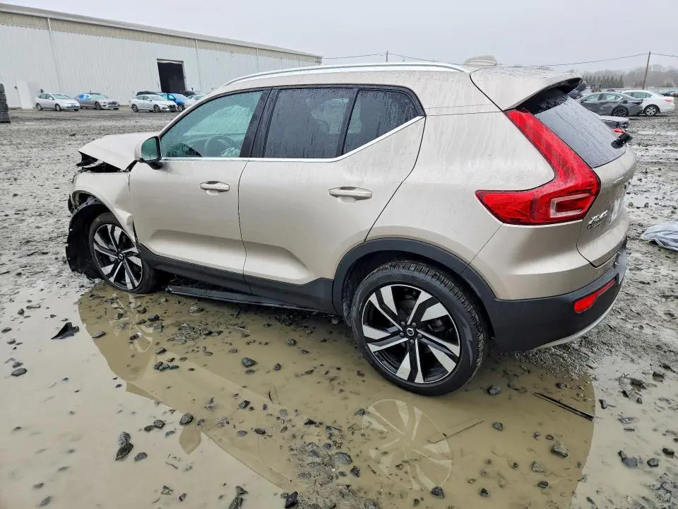 2024 VOLVO XC40 ULTIMATE  