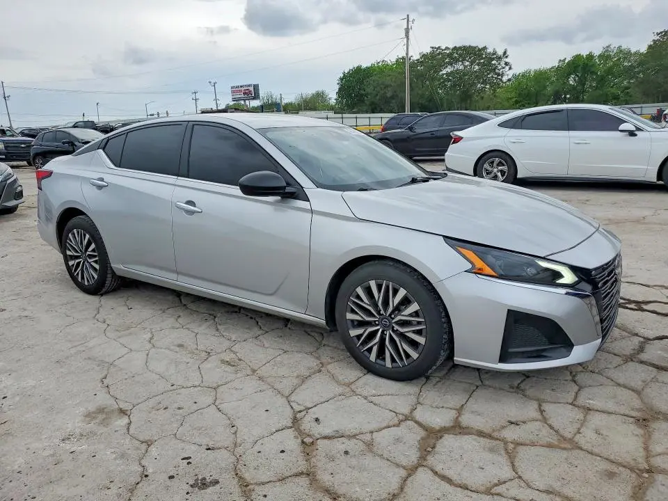 2024 NISSAN ALTIMA SV  