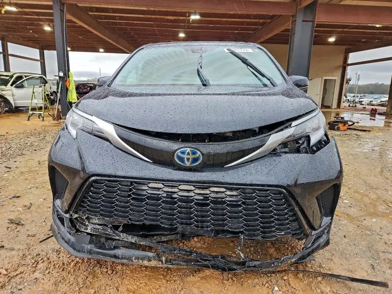 2022 TOYOTA SIENNA XSE  