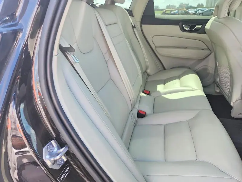 2018 VOLVO XC60 T5 MOMENTUM  