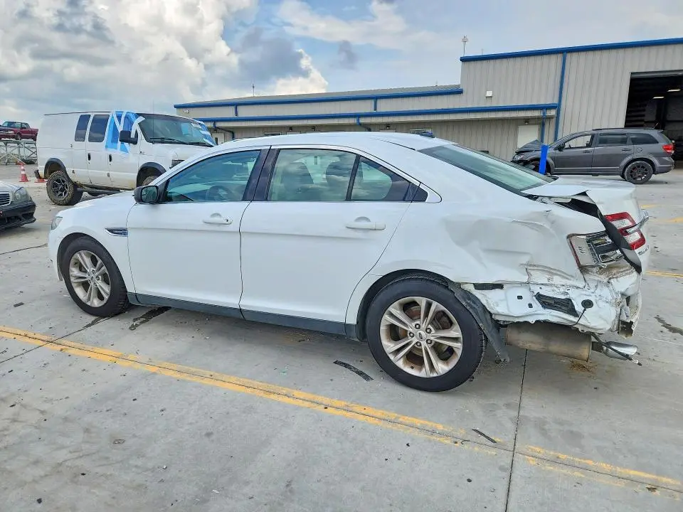 2015 FORD TAURUS SE  