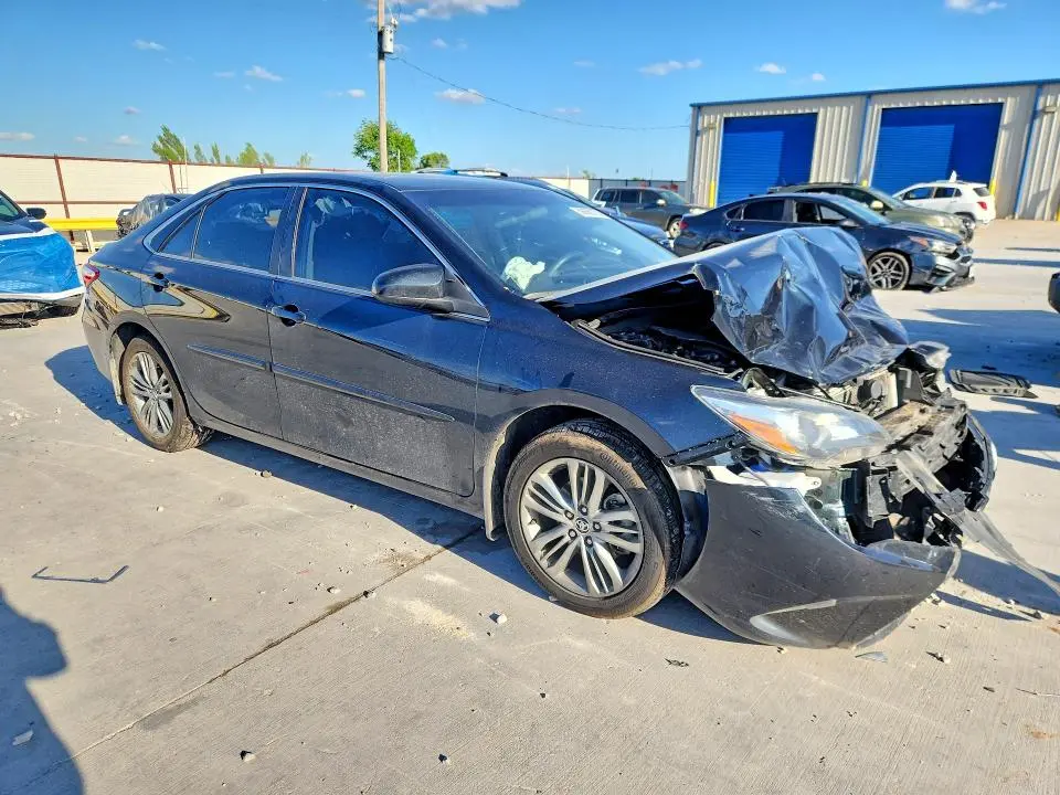 2016 TOYOTA CAMRY SE  