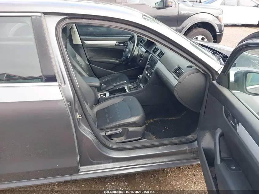 2012 VOLKSWAGEN PASSAT 2.5L SE