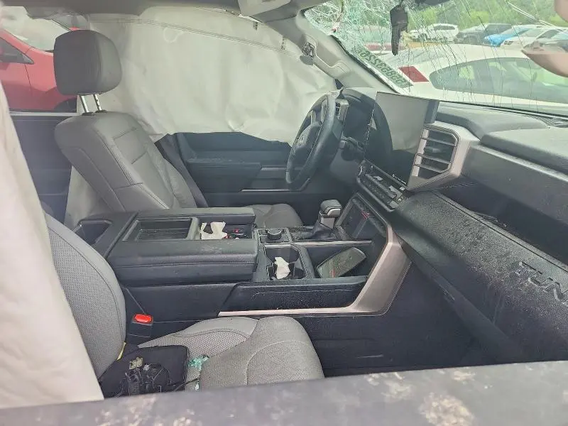 2024 TOYOTA TUNDRA SR5  