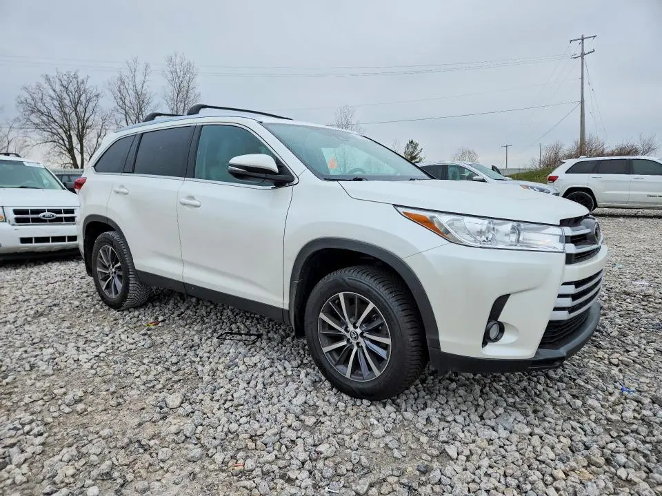 2019 TOYOTA HIGHLANDER XLE  
