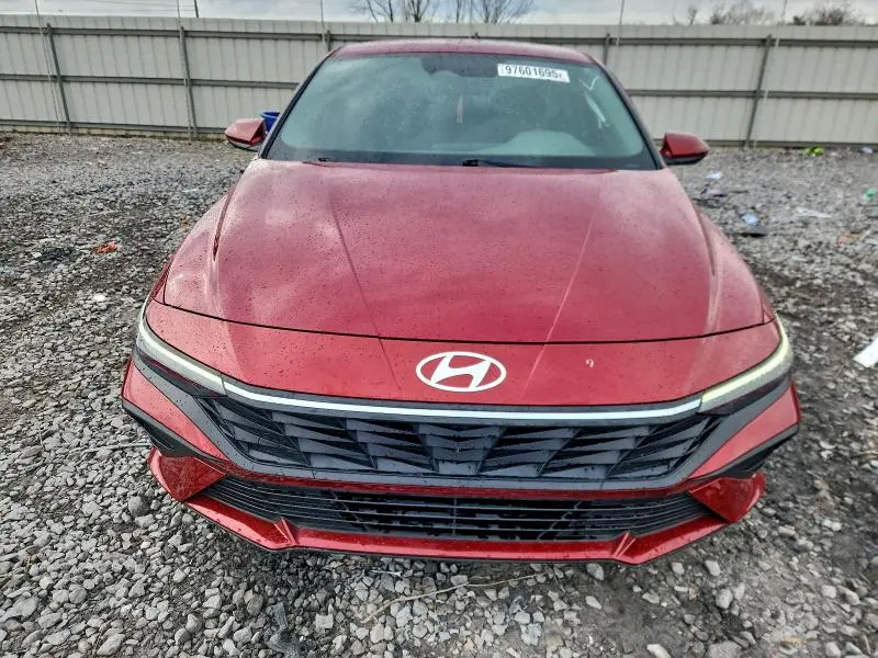 2024 HYUNDAI ELANTRA SE  