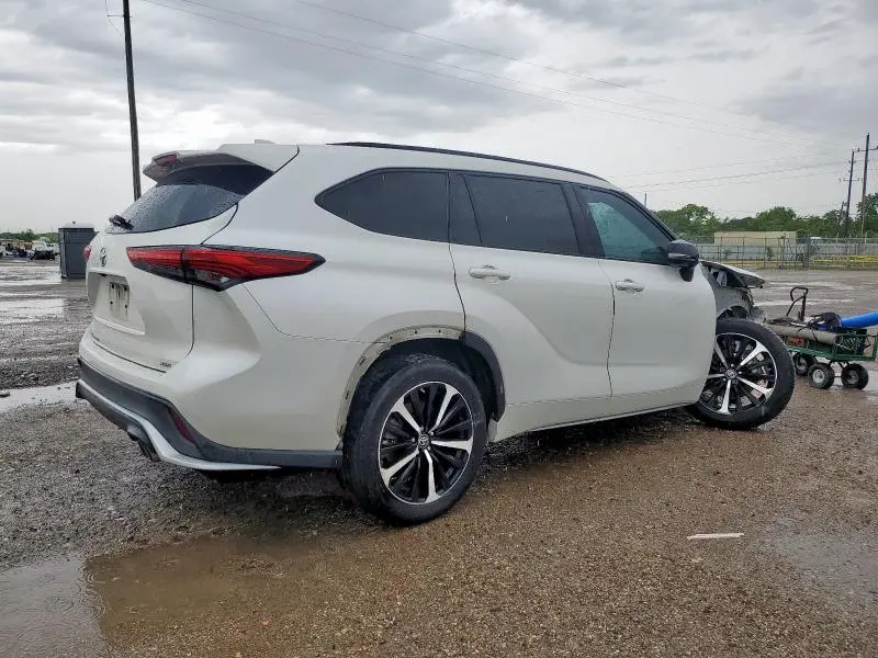 2021 TOYOTA HIGHLANDER XSE  