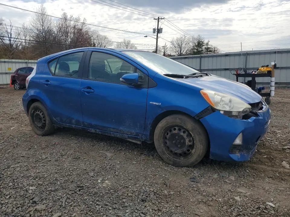 2013 TOYOTA PRIUS C TWO  