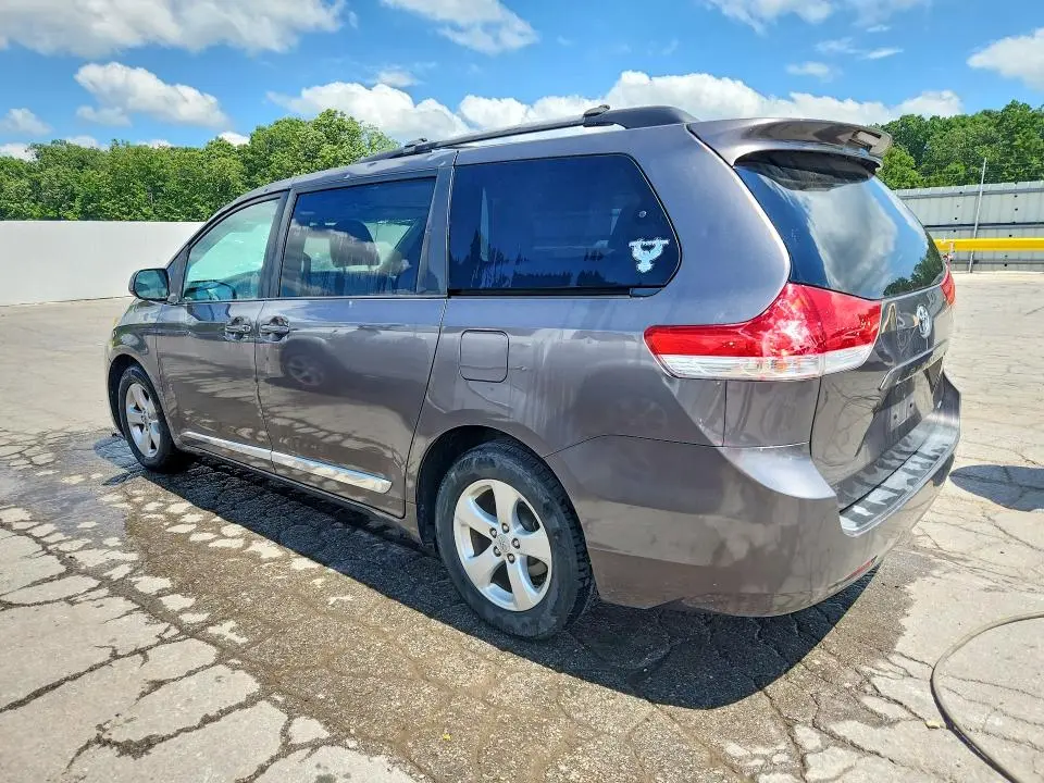 2012 TOYOTA SIENNA LE  