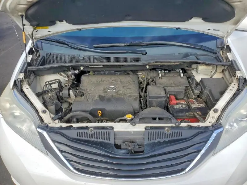 2012 TOYOTA SIENNA LE  