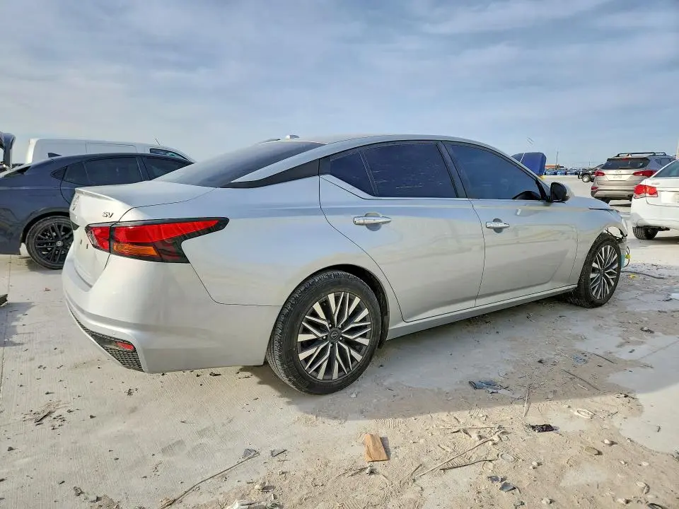 2023 NISSAN ALTIMA SV  