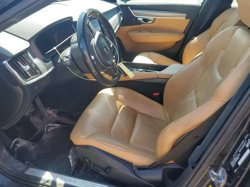 2017 VOLVO S90 T6 MOMENTUM  