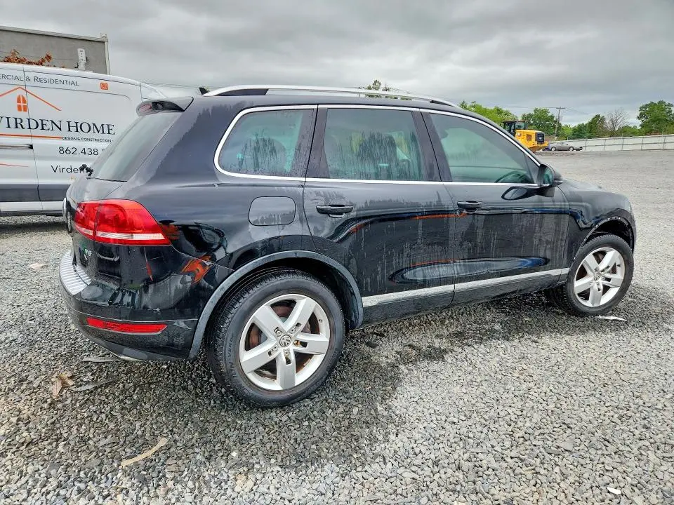 2011 VOLKSWAGEN TOUAREG V6  