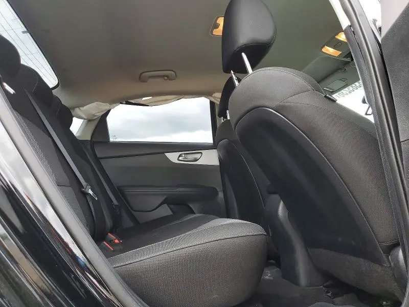 2023 KIA FORTE LX  