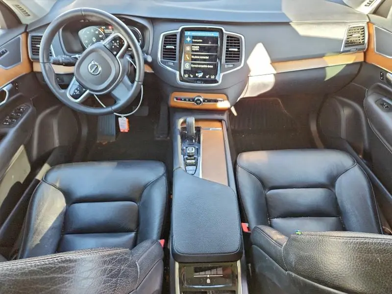 2021 VOLVO XC90 T8 RECHARGE MOMENTUM  