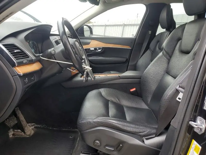 2021 VOLVO XC90 T6 MOMENTUM  