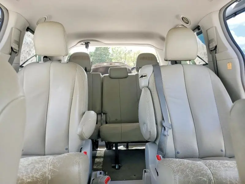 2012 TOYOTA SIENNA LE 8-PASSENGER  