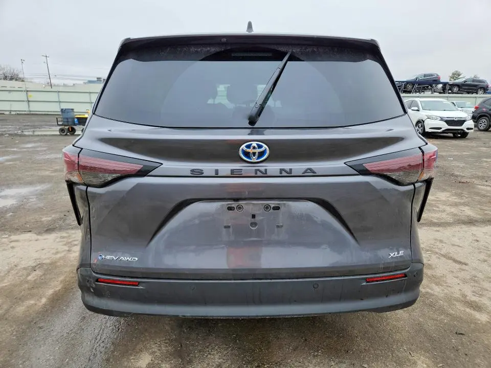 2025 TOYOTA SIENNA XLE 7-PASSENGER  