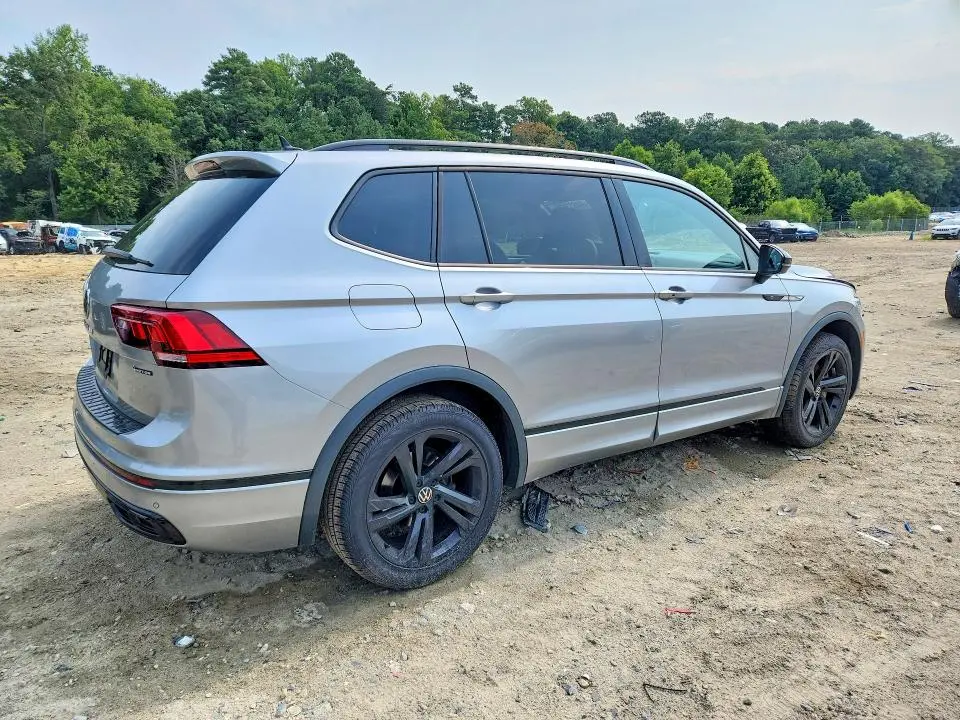 2023 VOLKSWAGEN TIGUAN SE R-LINE BLACK  