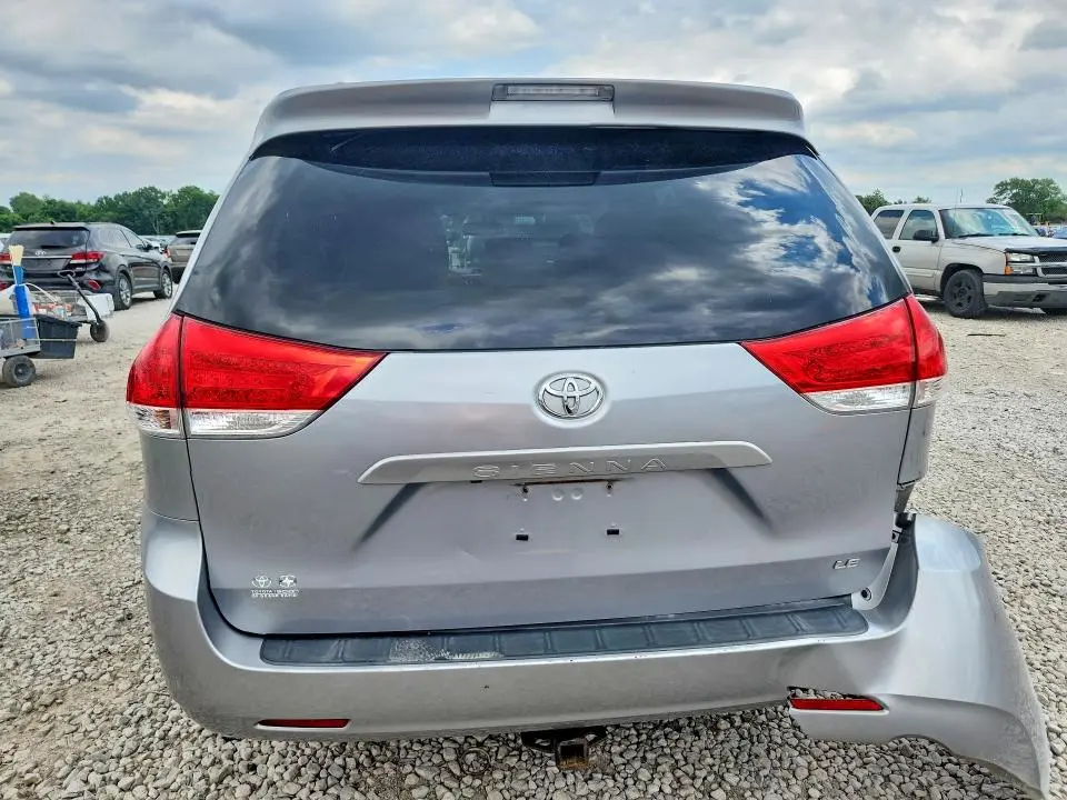 2012 TOYOTA SIENNA LE  