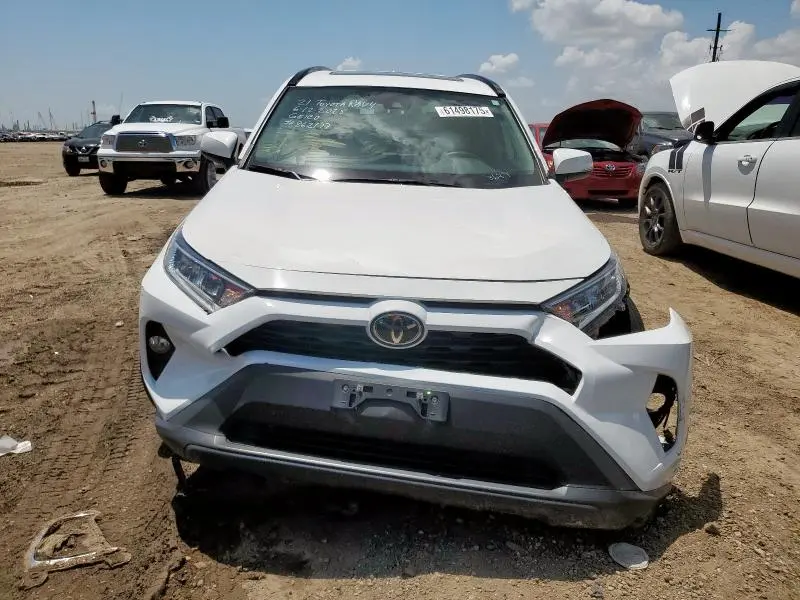 2021 TOYOTA RAV4 XLE  