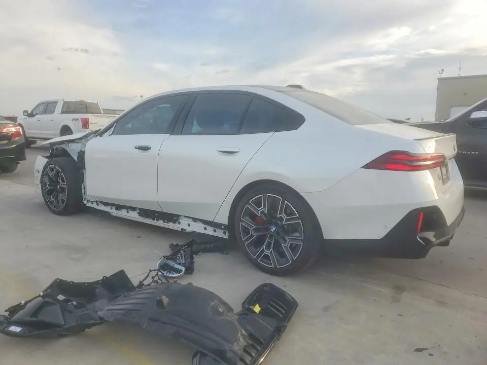 2026 BMW 550 XE  