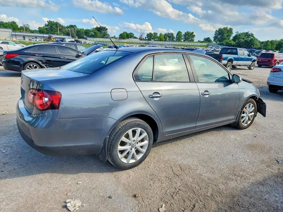 2010 VOLKSWAGEN JETTA SE  