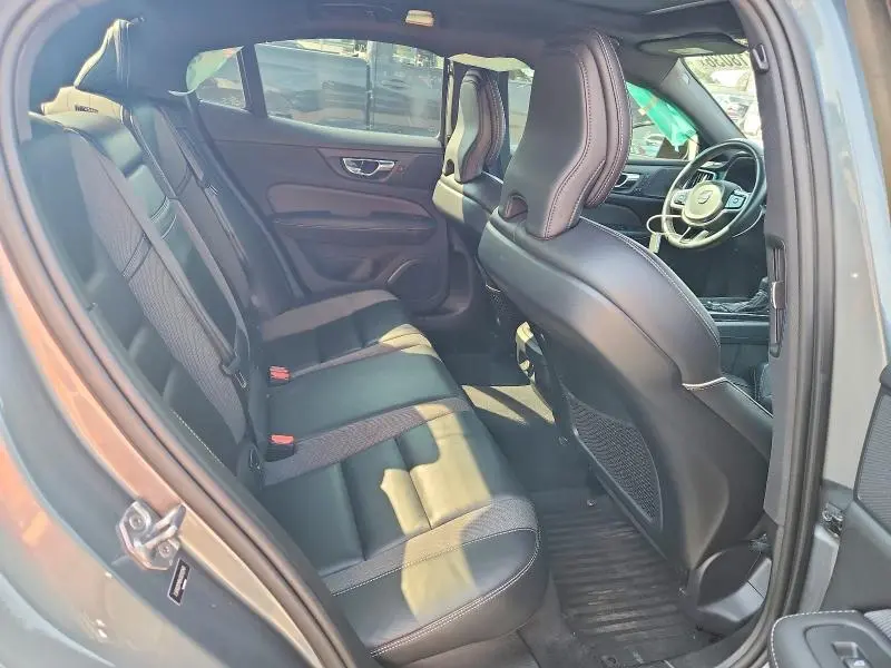 2019 VOLVO S60 T5 R-DESIGN  