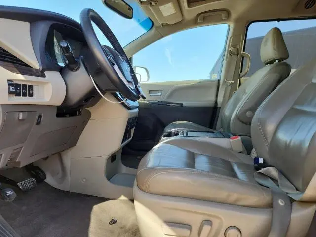 2017 TOYOTA SIENNA XLE PREMIUM 8-PASSENGER  