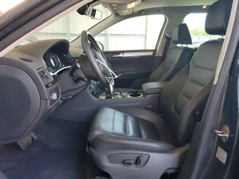2013 VOLKSWAGEN TOUAREG V6  