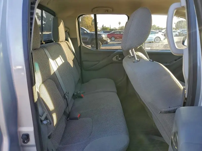 2016 NISSAN FRONTIER SV  