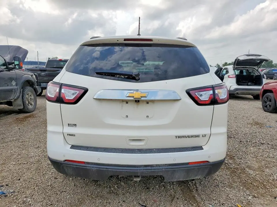 2015 CHEVROLET TRAVERSE LT  