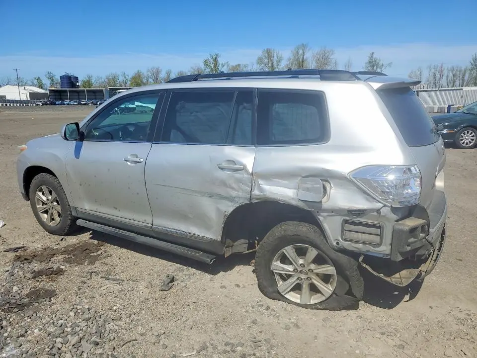 2013 TOYOTA HIGHLANDER SE  