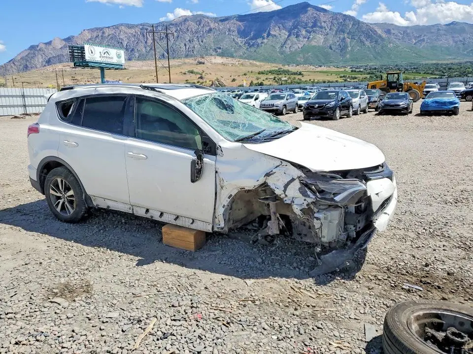 2018 TOYOTA RAV4 XLE  