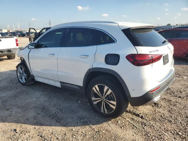 2025 MERCEDES-BENZ GLA 250  
