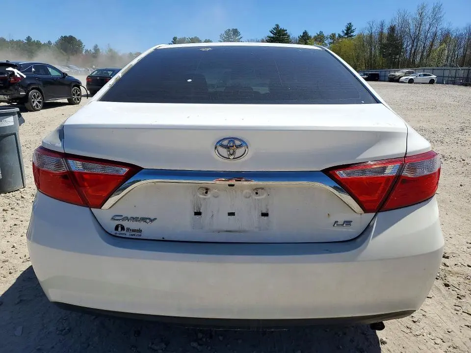 2015 TOYOTA CAMRY LE  