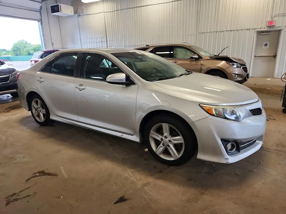 2013 TOYOTA CAMRY SE  