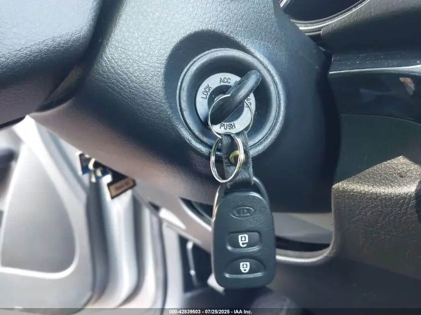 2012 KIA SORENTO LX