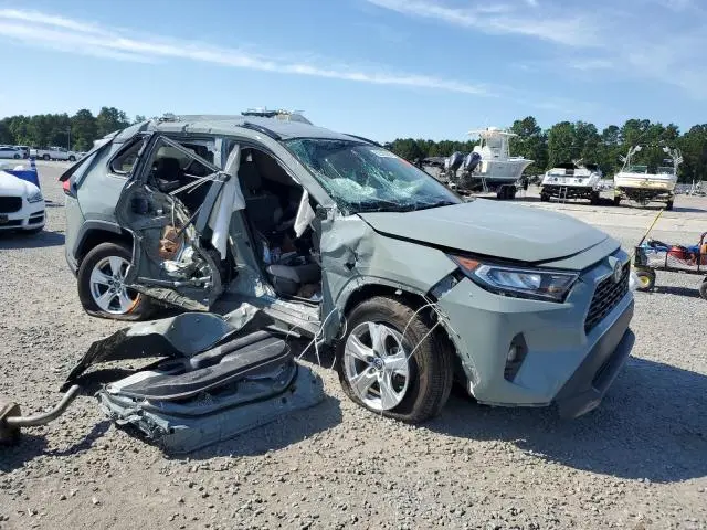 2021 TOYOTA RAV4 XLE  