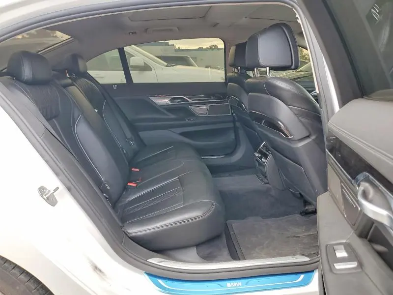 2016 BMW 750 XI  