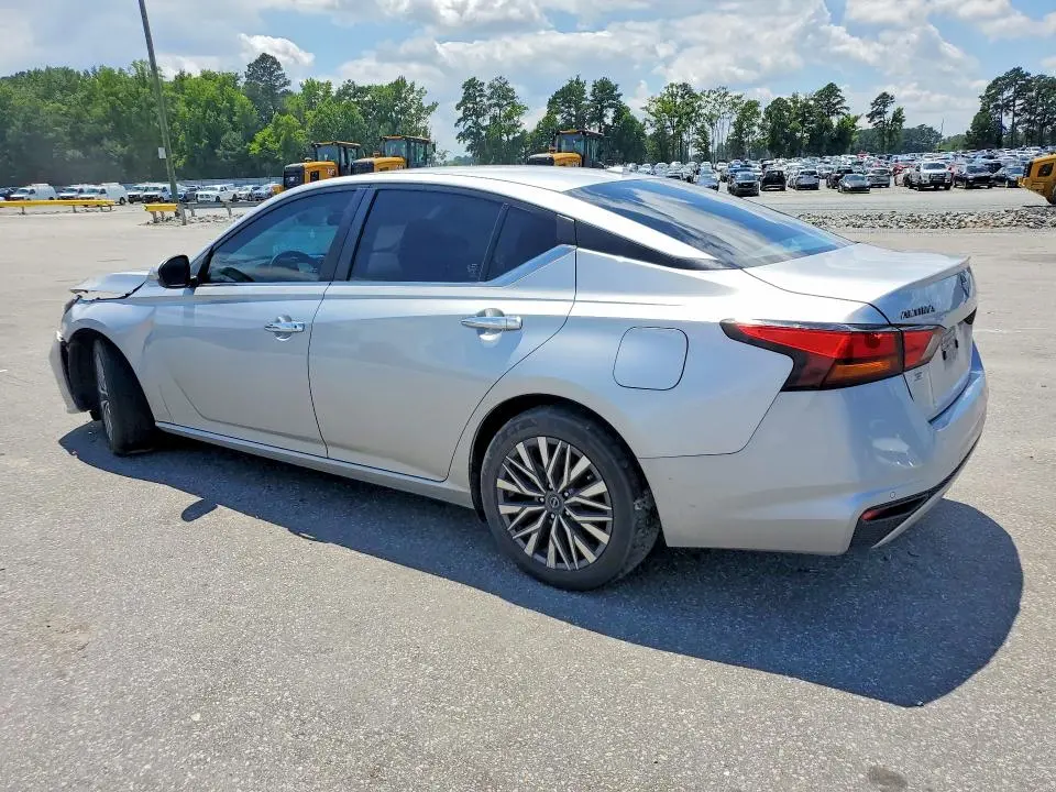 2023 NISSAN ALTIMA SV  