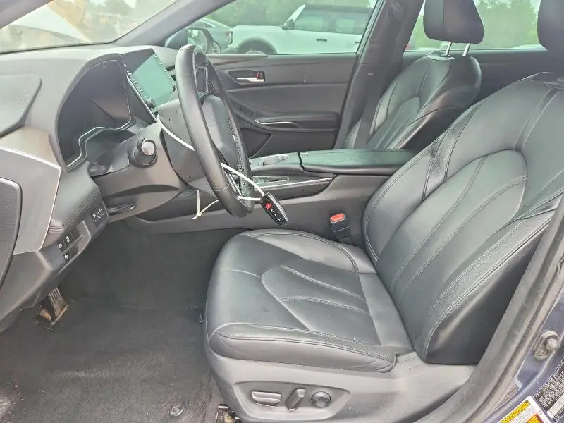 2021 TOYOTA AVALON XLE  