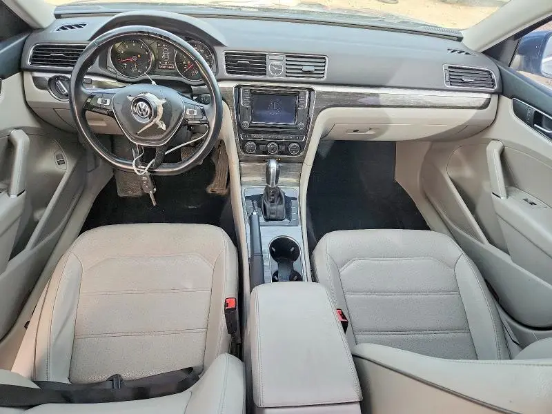 2016 VOLKSWAGEN PASSAT SE  