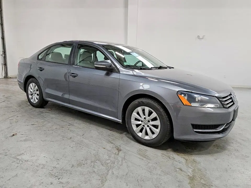 2013 VOLKSWAGEN PASSAT S  